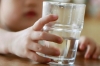 3 thời điểm uống nước tốt cho sức khỏe của trẻ