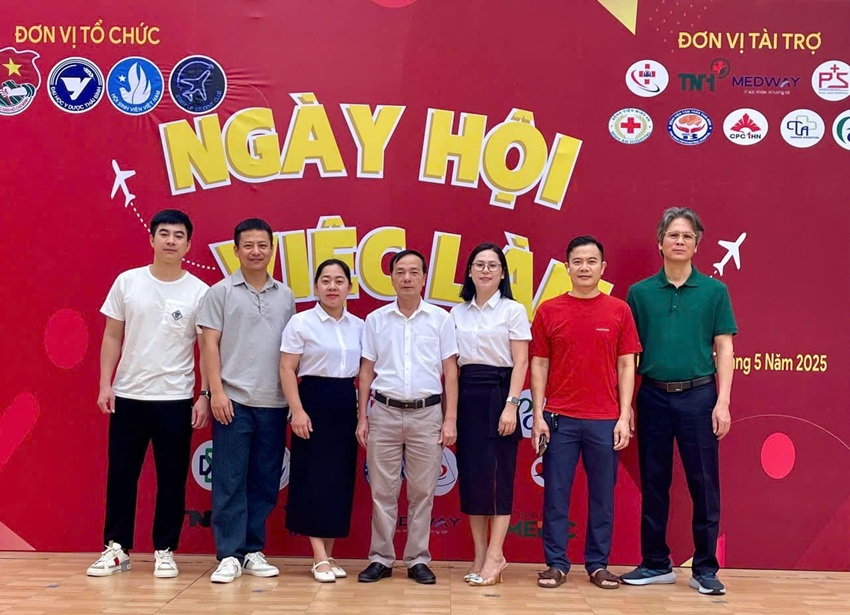 TRUNG TÂM Y TẾ HẢI HÀ THAM GIA NGÀY HỘI VIỆC LÀM TẠI TRƯỜNG ĐẠI HỌC Y DƯỢC THÁI BÌNH